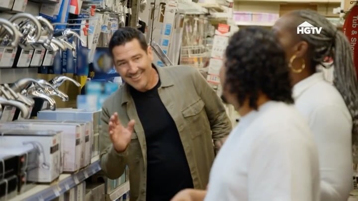 Say "Yes" to the Crash! 

#Crashers premieres TONIGHT at 10|9c!