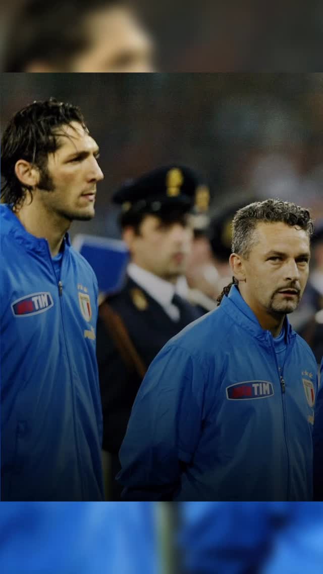 Ci sono leggende davanti a cui puoi solo toglierti il cappello e tornare bambino. E Roby è una di queste. 🔟Perché davanti a Roberto Baggio siamo stati tutti, semplicemente, dei tifosi innamorati del calcio. 💙Grazie Roby, per le tue parole, per questo ricordo bellissimo e per la tua infinita umiltà.🫶Il mio libro lo potete trovare qui, in story o in bio:www.timeslikethese.itGRAZIE 🙏MM23 by @robertobaggio