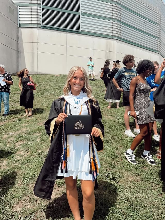 See you soon Cedar Falls🤗🤗 #graduated