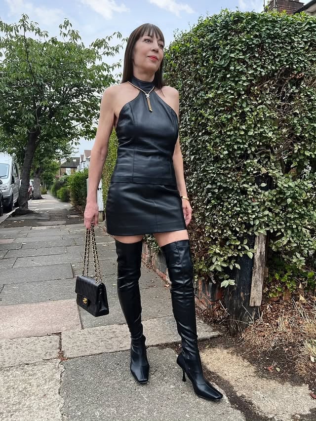 Am I an addict? Definitely for a little black dress and a halter neck and boots. 🖤

Have a safe and happy Monday lovely Instas.

Marie xoxo 💋😘♥️

Outfit @alexandrevauthier 
Boots @jimmychoo