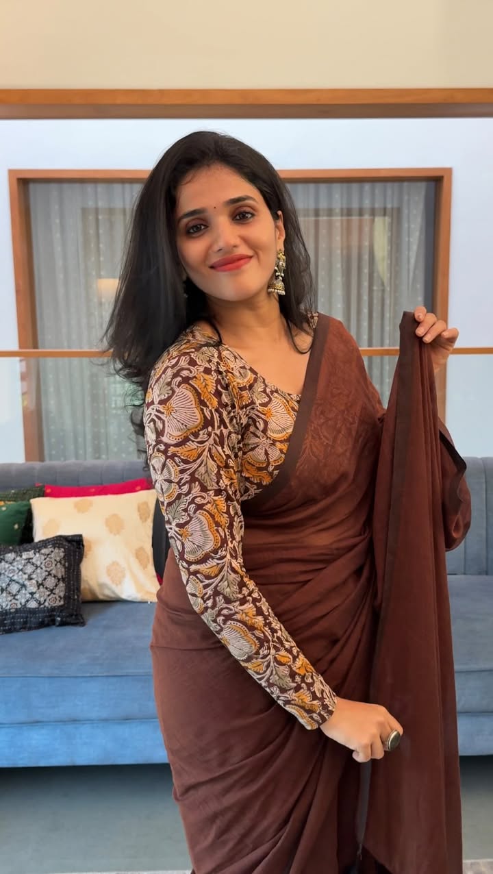 A blouse you don’t have to stitch. A saree you don’t have to struggle with. ✨ Just wear, drape, and go.

@kaithari_studio 

#readymadeblouse #readytowear #kalamkari #easydrapesaree #sareestyling
