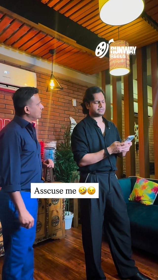 Urdu aur English ki dosti bhi kabhi kabhi aise hi surprises deti hai. 😂🙈Ft: @naveedazharGuest: @azlanshahofficial #runwaymemes #runwayreels #runwaypakistan [ funny reels, viral reels, trending reels , haha , funnymemes , azlan shah, naveed azhar, runway podcast] by @azlanshahofficial