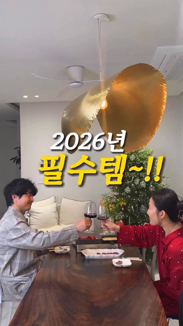 “알림”댓글 남기시면 알림 드릴게요❤️

✅다음주 화요일 6/9일 오전10시 OPEN‼️

🚨지금 공홈에도 품절이예요🚨
(한정수량으로 꼭 오픈런 부탁 드려요🙏💕)

📣작년 1차 때보다 
공구 가격이 소폭 인상 되었어요🙏
(빨리 사신 마님들 이득 이셨어요~)

✅선착순 네이버 페이백 받으시면 정가15만원대
미니그릴을 금액인상전 9만원대 최저가 구매 가능🔥

🎁선착순 10,000원 네이버 포인프 페이백(100명)
(구매완료 된후 일괄지급/2주 정도 소요)

🎁구매완료:샤크 닌자 무선 선풍기 하이드로고 2분

🎁구매완료 :구매금액 전액 페이백‼️
선물 처럼 받으셔요~전금액 네이버 포인트 페이백
(3분 추첨)

🎁구매완료: WMF 누오바 스텐집게 30분

✨집도미 X WMF 공식 수입원✨

- WMF는 독일판매 1위 브랜드
- 현재 백화점에서도 전량품절인 미니그릴!
- 핫한 제품만 쓰신다는 최화정님도 즐겨쓰는
 미니그릴!
- A/S 2년 보증

🏠 집밥을 더 즐겁게 만드는 미니그릴 
후라이팬에 구우면 금방 식고,
큰 그릴은 자리 차지해서 꺼내기 부담스러운 
분들에겐 WMF 미니그릴이 정말 딱이에요.
작지만 손님 초대 메뉴부터 일상 요리까지 
전부 커버!
연말 홈파티에도, 겨울방학 아이 간식에도 
활용도 100점이에요.

🔥 왜 WMF 미니그릴인가?
✔ 독일 명품 브랜드 WMF
125년 기술력 + 독일 품질안전마크 인증으로 
안심하고 오래 쓰는 그릴

✔ 작은데 강력한 화력
컴팩트하지만 화력만큼은 절대 작지 않아요.
삼겹살·등심 같은 두께 있는 고기도 빠르게 골고루!

✔ 한국 전용 기름받이 설계
연기·기름 걱정 줄여 실내에서도 쾌적하게 
사용할 수 있어요.

✔ 두 가지 팬으로 조리폭 UP
그릴팬 : 고기·새우·꼬치·스테이크
미니팬 : 볶음밥·버터구이·치즈퐁듀·계란요리까지
한 번에 양쪽 조리 가능해서 설거지도 절반!

✔ 세척 스트레스 ZERO
열선 분리 + 3단 분리 구조
팬은 식기세척�