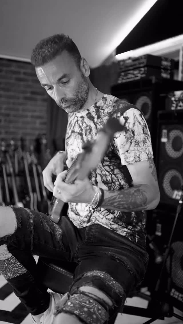 ‘Nightshift Superstar’ bassline provided by @ctwolstenholme78

Bass: @Alusonic
Strings: @drstrings
