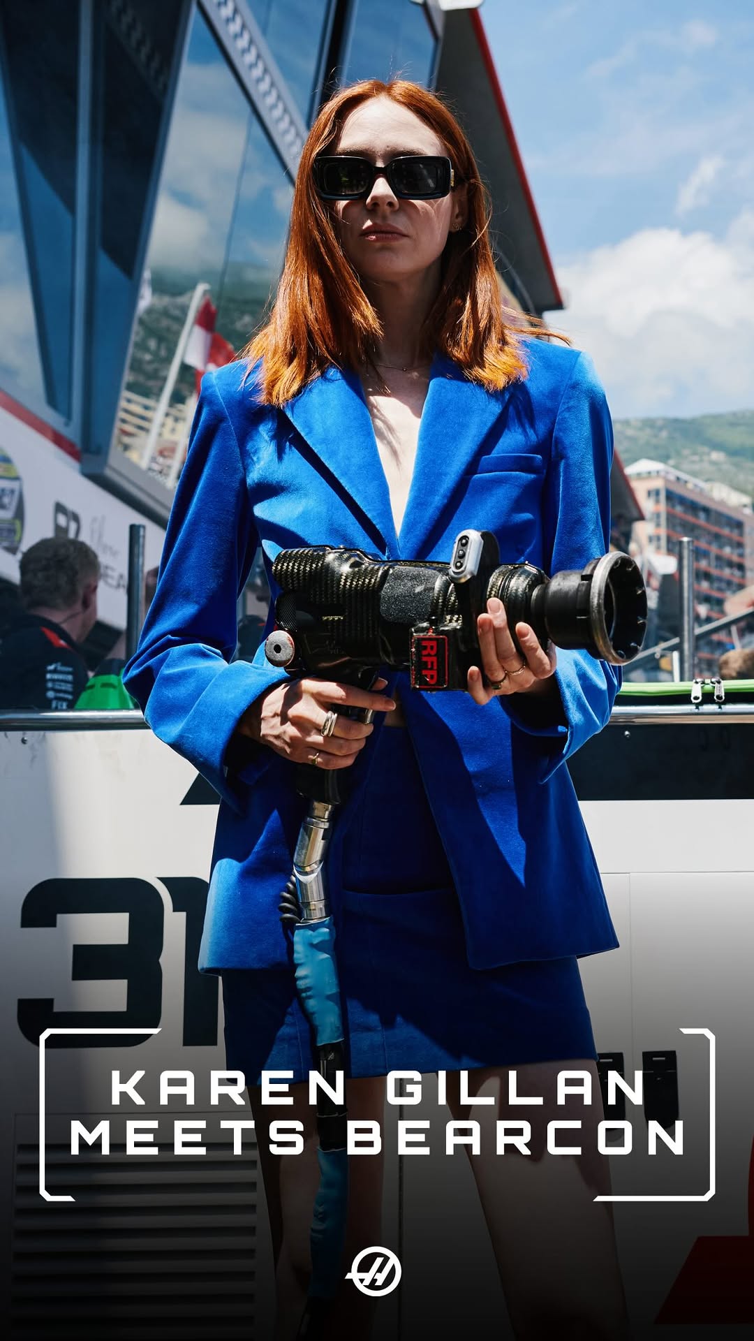 Bringing the big screen to the Monaco streets 🎬🏁 Awesome to have you with us @karengillan 🙌

#HaasF1 #F1 #MonacoGP