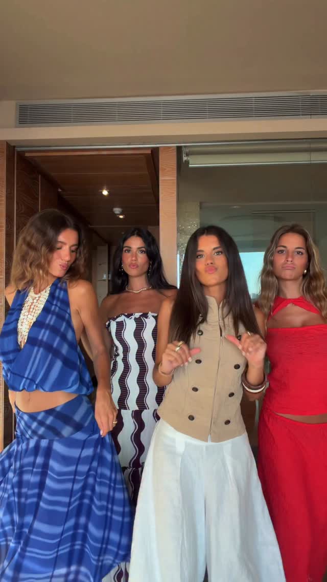 se juntaron las que todo el mundo quería <333 !! best team in Ibiza !!!!! 🌸#friendshipgoals #friendsforever #friends #besties #lookstyle #fashion #inspo #looks #inspolook #fashiongirls #outfitinspiration #styling #outfit by @andreanoguero