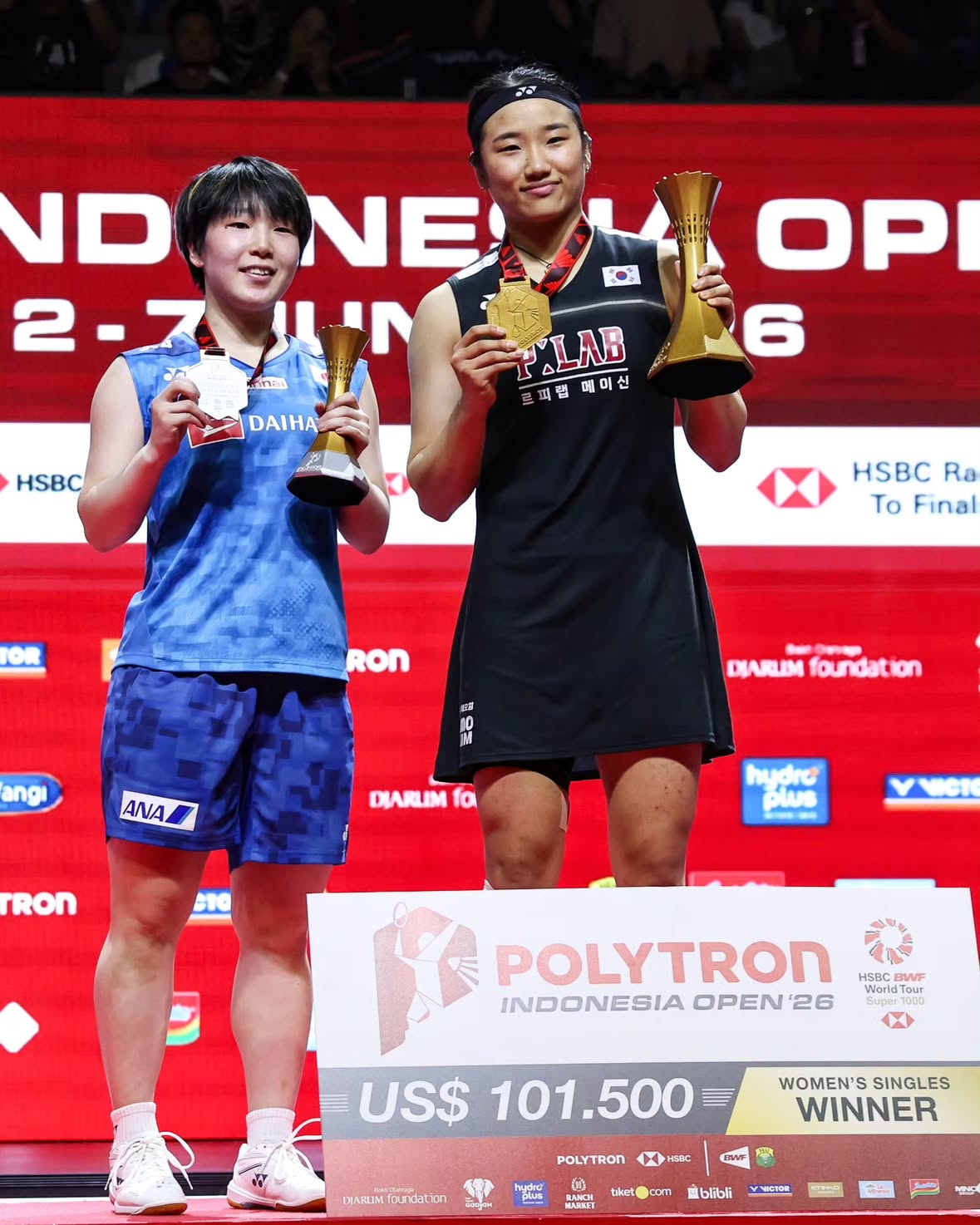 Back-to-back!!! ✌️🏆

I’m so happy to win my third Indonesia Open after winning in Singapore last week! Thanks to everyone for your support this week, it’s been a joy ❤️

Thanks for the battle once again @akane.yamaguchi66 ,
I enjoy sharing the court with you 🤝

I would like to thank my team manager, coaches, trainer, and video analyst for being such a strong source of support. I am also very grateful to my family for coming all the way to Indonesia to give me strength. Thank you also to everyone who cheered for me at the Indonesia Open. As expected, Estora was fantastic.👍

2주 연속 우승입니다!!!✌️🏆

지난주 싱가포르 오픈을 우승한 뒤 이번 주에는 저의 3번째 인도네시아오픈에서 우승할 수 있어 무척 기쁩니다. 한 주 내내 여러분이 보내주신 성원에 감사드립니다. 덕분에 정말 좋은 시간을 보냈습니다.❤️

같이 경기를 치러주신 @akane.yamaguchi66 선수께 다시 한번 고마움을 전합니다. 선수와 함께 코트에서 겨루는 시간은 항상 즐겁습니다🤝

든든한 힘이 되주신 감독님 코치님 트레이너 영상분석쌤 감사드리고, 인도네시아까지 와서 힘을 준 가족 너무 고맙습니다.
또 인도네시아오픈을 응원해주신 모든 분들 감사드립니다 역시 이스토라는 환상적이였습니다👍
.
.
.
#BWFWorldTour #IndonesiaOpen2026
#resttime😴