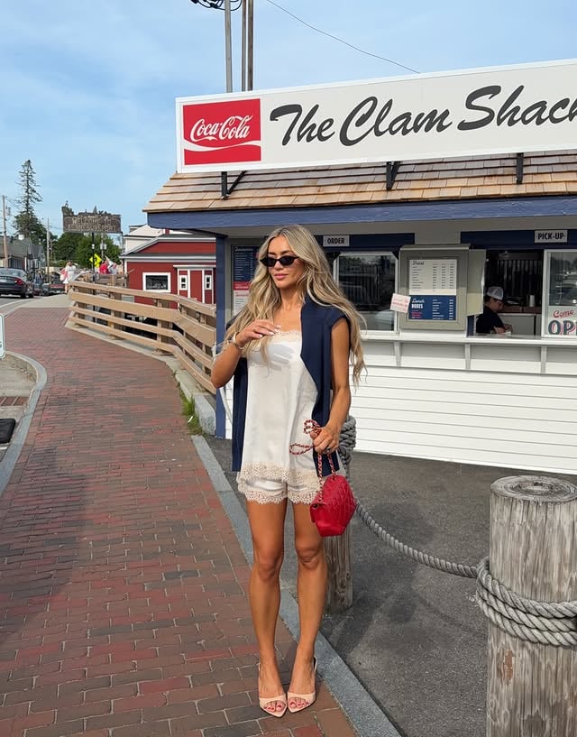 East coast summer 🇺🇸🦞🛟 
.
.
.
Outfit ideas, style inspo, coastal style, easy outfits, chic style, aritzia outfit, Zara outfit, Pinterest girl, Pinterest aesthetic, pic ideas