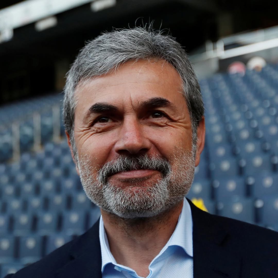 ‪🚨 Fenerbahçe, Teknik Direktör Aykut Kocaman ile her konuda anlaşmaya vardı.‬

‪• Aykut Kocaman, teknik ekibine son şeklini vermeye başladı. Eski futbolcular hem teknik kadro hem de Samandıra’daki yeni yapılanmada görev alacak. Futbol operasyonlarında yer alacak Hasan Çetinkaya ve Baturalp Soydaş da Kocaman ile birlikte Samandıra’da olacak.‬