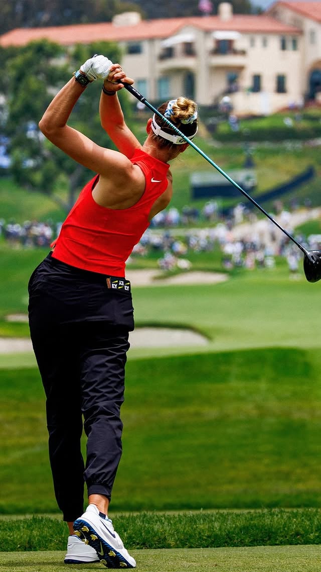 Easy to watch. Hard to beat.

@nellykorda captures another major with the smoothest swing in golf