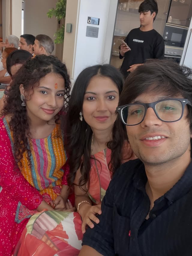 Rishte ki baat cheet 🤭
@souravjoshivlogs @avantikabhhatt @official_sahiljoshi @226vineesh