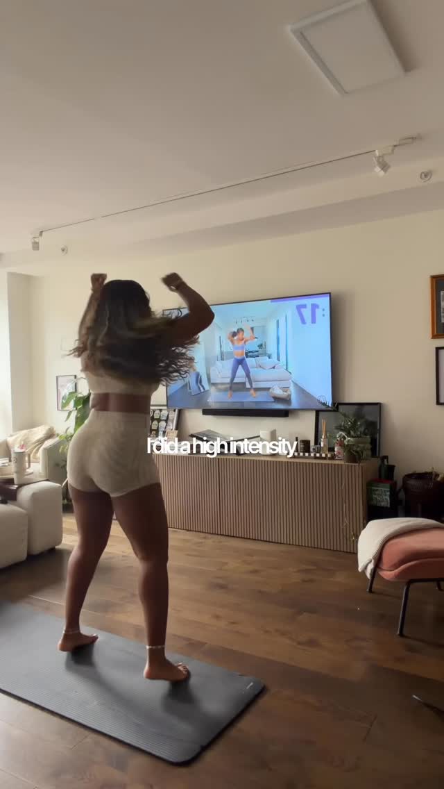 Move that bad mood out!!! Comment “need” for the links to the looks and the workout I did 💪🏾Like 💘 Share 🫶🏾 Comment 💬 Motivational Platform 🤴🏾Women's Related Posts ✔️Dm for Promo Info....Post Credit @janesha.mooreFollow For More Update @workoutwomenssThank you workoutwomenss team ✅ by @workoutwomenss