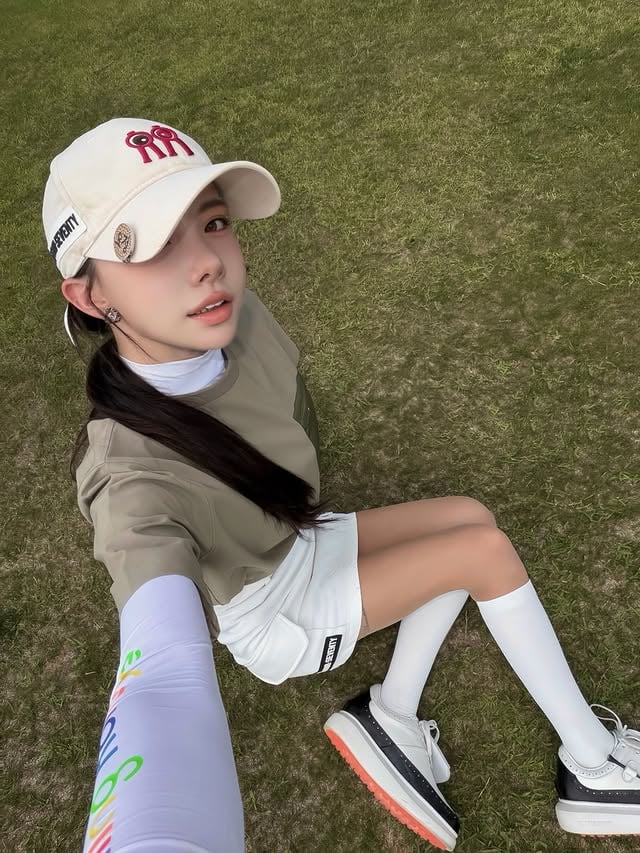요즘🤎@rollingrolleye_kr @rollingrolleye_flagship @sub70_korea #서브70 #sub70@butter.birdie #버터버디 #버터버디골프화 by @choyeonnhee