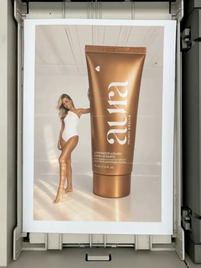 Chegou o Glow Getter! Um skin perfector que dá uniformidade à pele e reflete luz! Dá um tom levemente bronzeado à pele, tem a sensação de segunda pele, dá efeito pele saudável e um acabamento luminoso! Podem usar como makeup de cara ou de corpo! Já está à venda nas lojas e site @oboticariopt 🤍 e também com revendedoras! by @helenacoelhooo