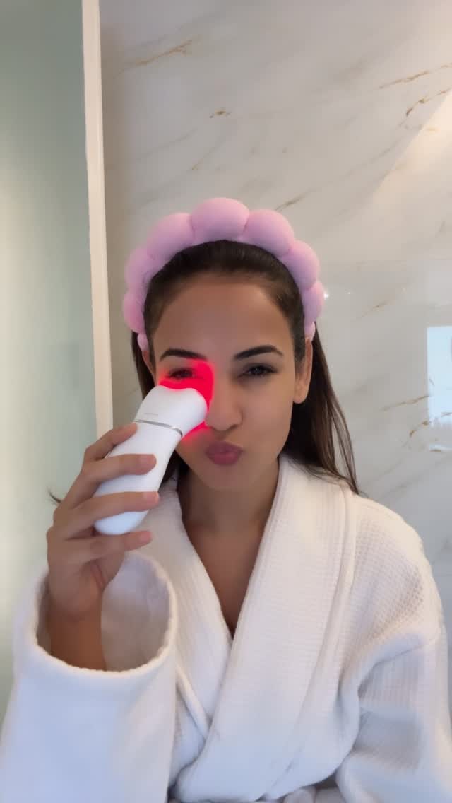 Current relationship status~ Committed to things that make my skin glow. @dotandkey.skincare definitely made the cut. 🤝✨

#love #sonalchauhan #gold #skincareroutine #skincare 
[ reels Sonal Chauhan Skin Care Beauty Wellness Trending ]