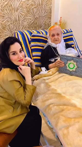 سال گذشته بود که همکار عزیزم سرکار خانم « آشا محرابی »
به دیدار مادر آمده بودند ، روزی شیرین و خاطره انگیز برای همه مون🙏😊🙏😊🙏

#خاطره_بازی#عموپورنگ#داریوش_فرضیایی 
#dariushfarziaee 
#amoopoorang